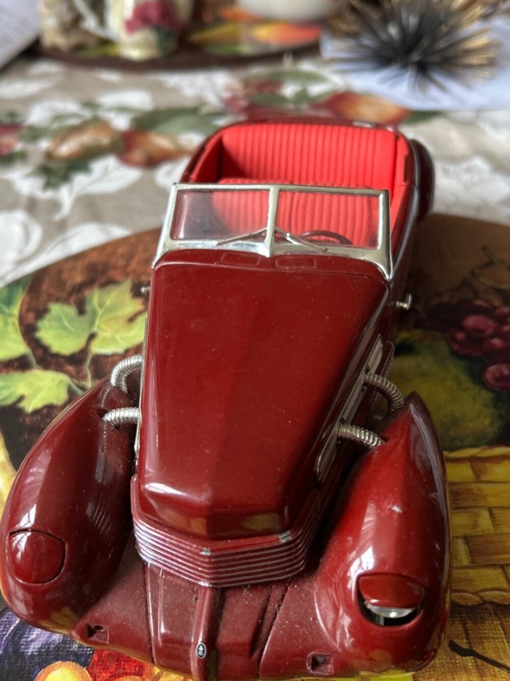SIGNATURE 8 1937 CORD   CAR